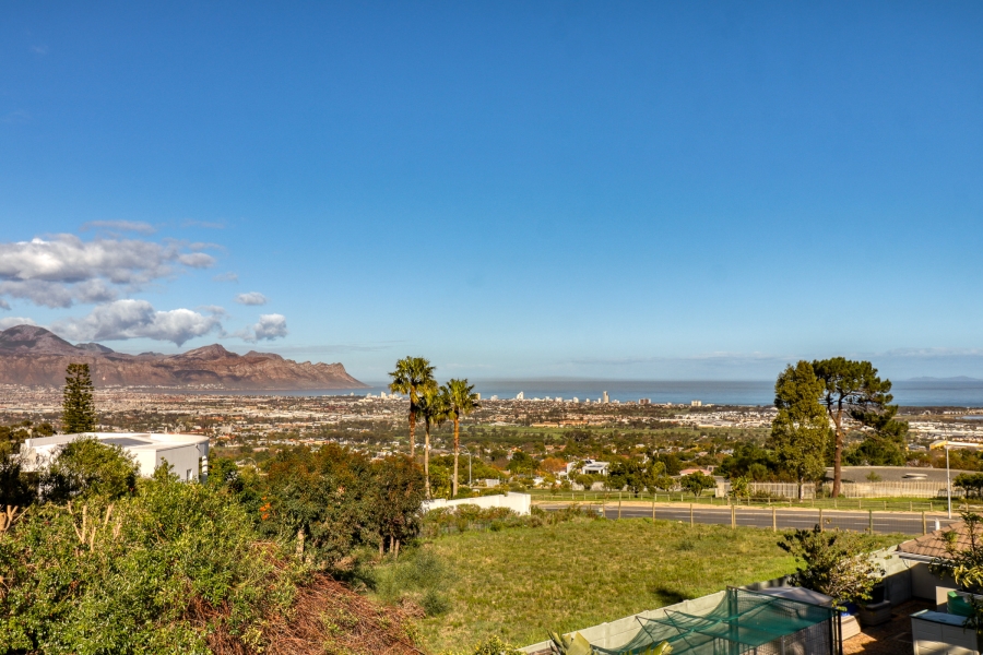 6 Bedroom Property for Sale in La Concorde Western Cape